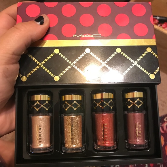 💋 MAC Cosmetics Nutcracker Sweet Gold Pigment - Picture 4 of 4